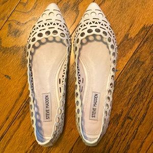 Steve Madden Euphoria Flats, White, Size 8.